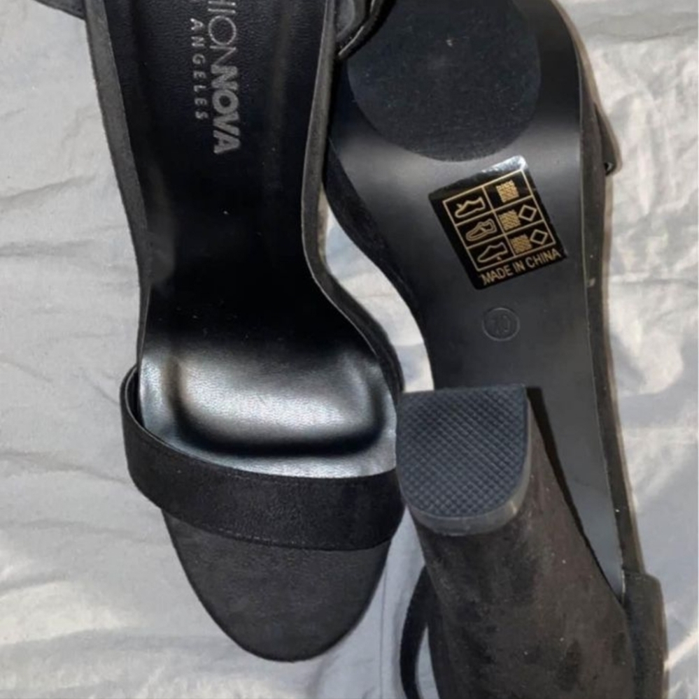Heels - Picture 2 of 3